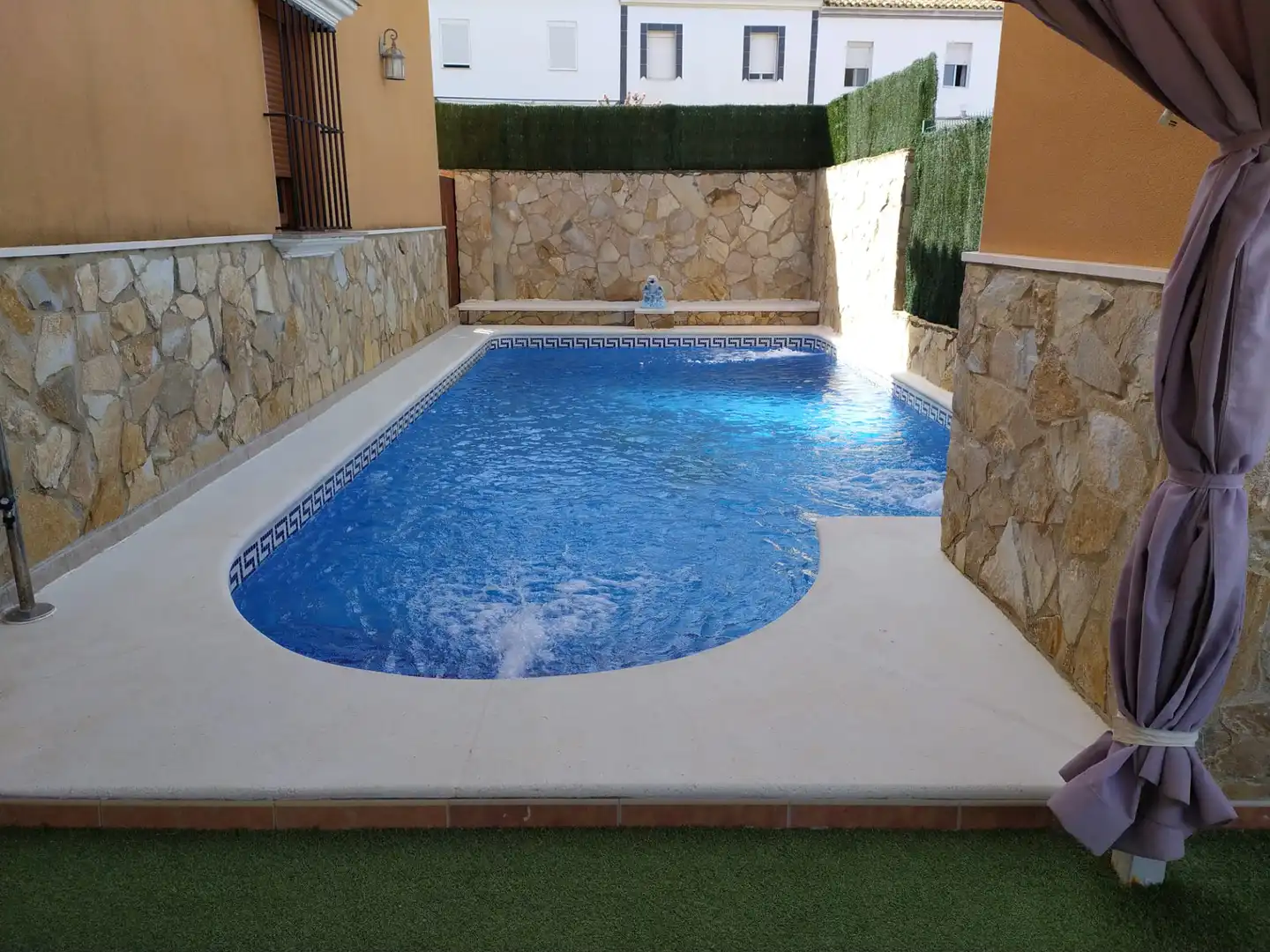 Piscina de Casa o xalet en venda en Villanueva del Río y Minas amb Aire condicionat, Jardí privat i Terrassa