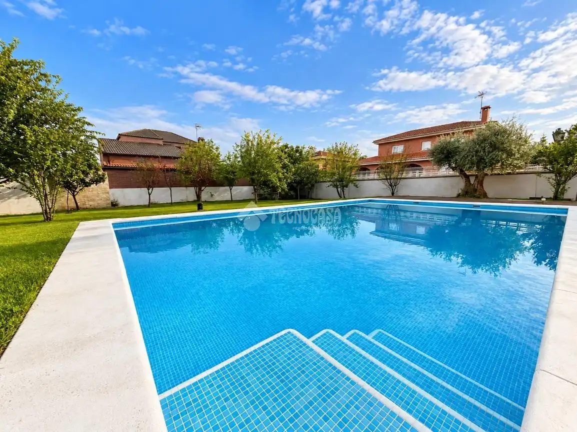 Piscina de Casa o chalet en venta en Camarma de Esteruelas, Madrid