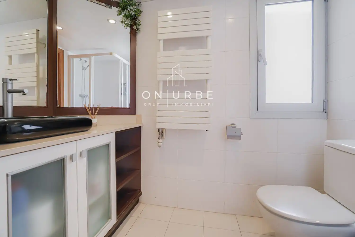 Badezimmer von Wohnung zum Verkauf in Barcelona mit Klimaanlage, Terrasse und Abstellraum