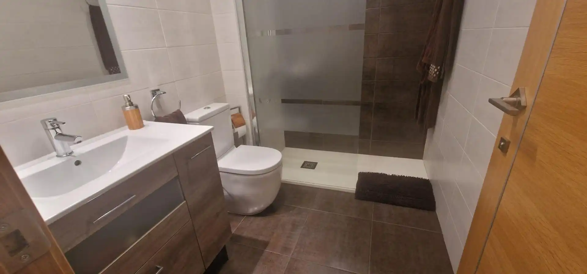 Badezimmer von Erdgeschoss zum Verkauf in Xirivella mit Klimaanlage, Terrasse und Abstellraum