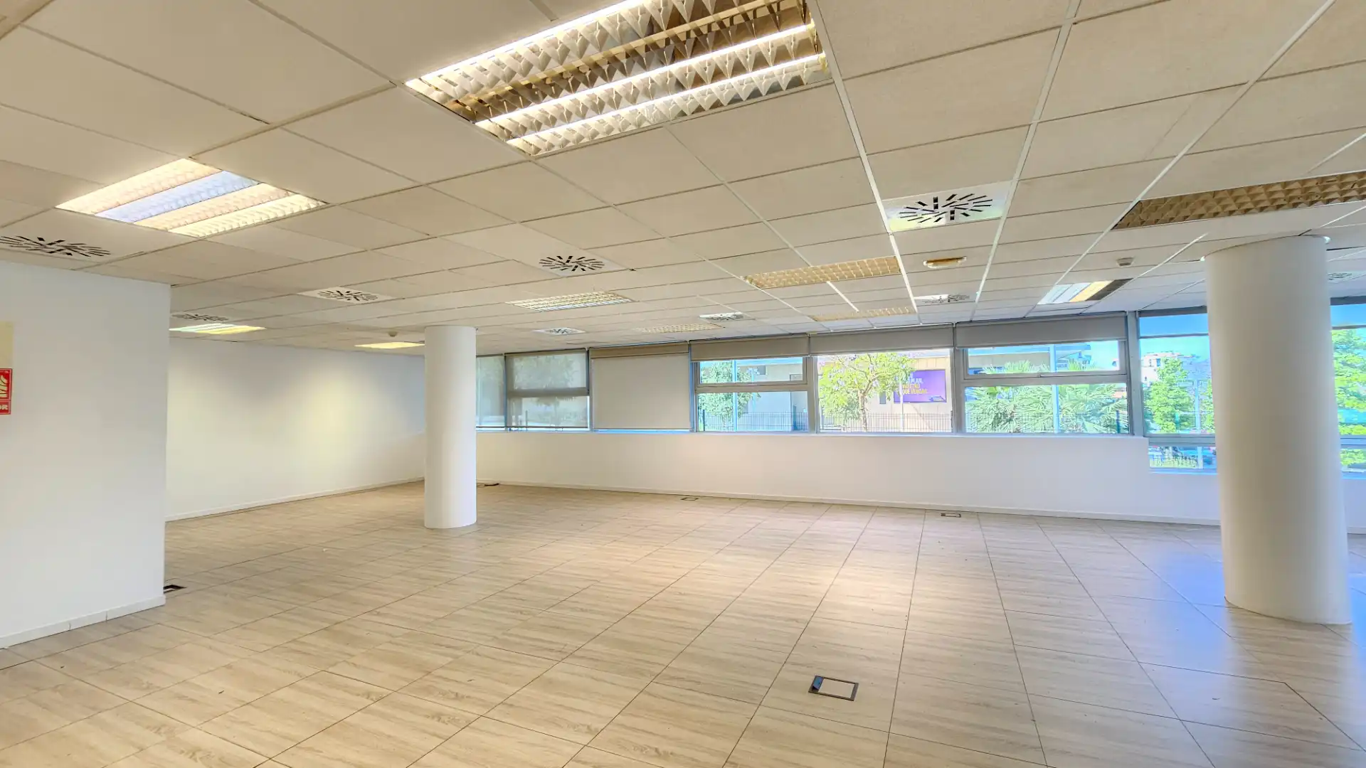Büro zur Miete in Sant Joan Despí mit Klimaanlage, Heizung und Internet