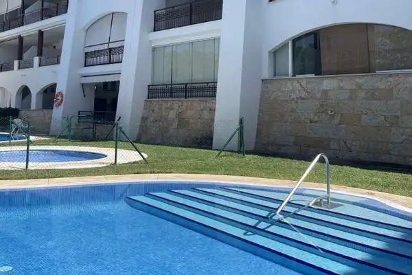 Schwimmbecken von Wohnung zur Miete in El Rompido mit Klimaanlage, Terrasse und Möbliert