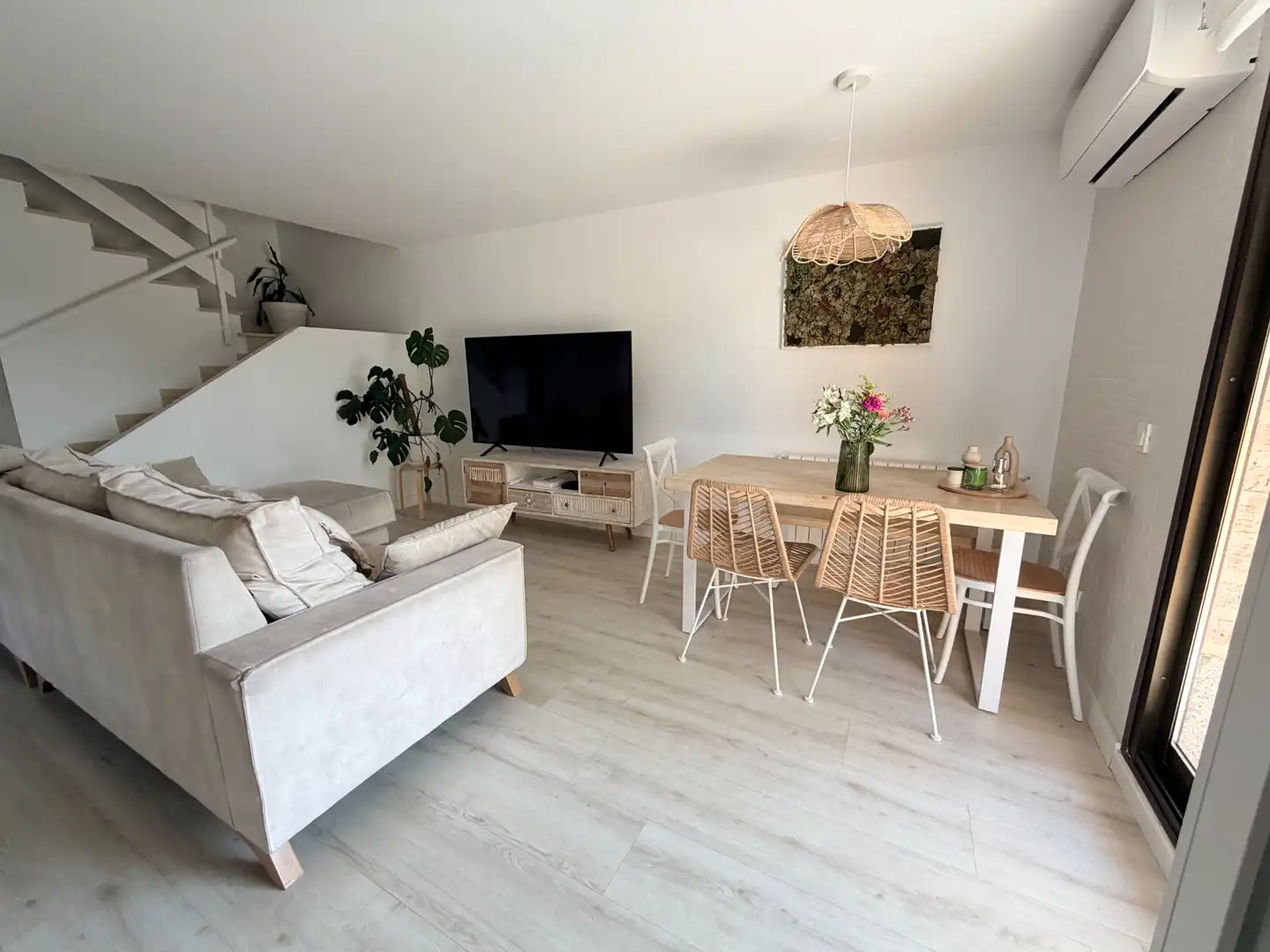 Sala de estar de Casa adosada en venta en Algete con Aire acondicionado, Calefacción y Jardín privado