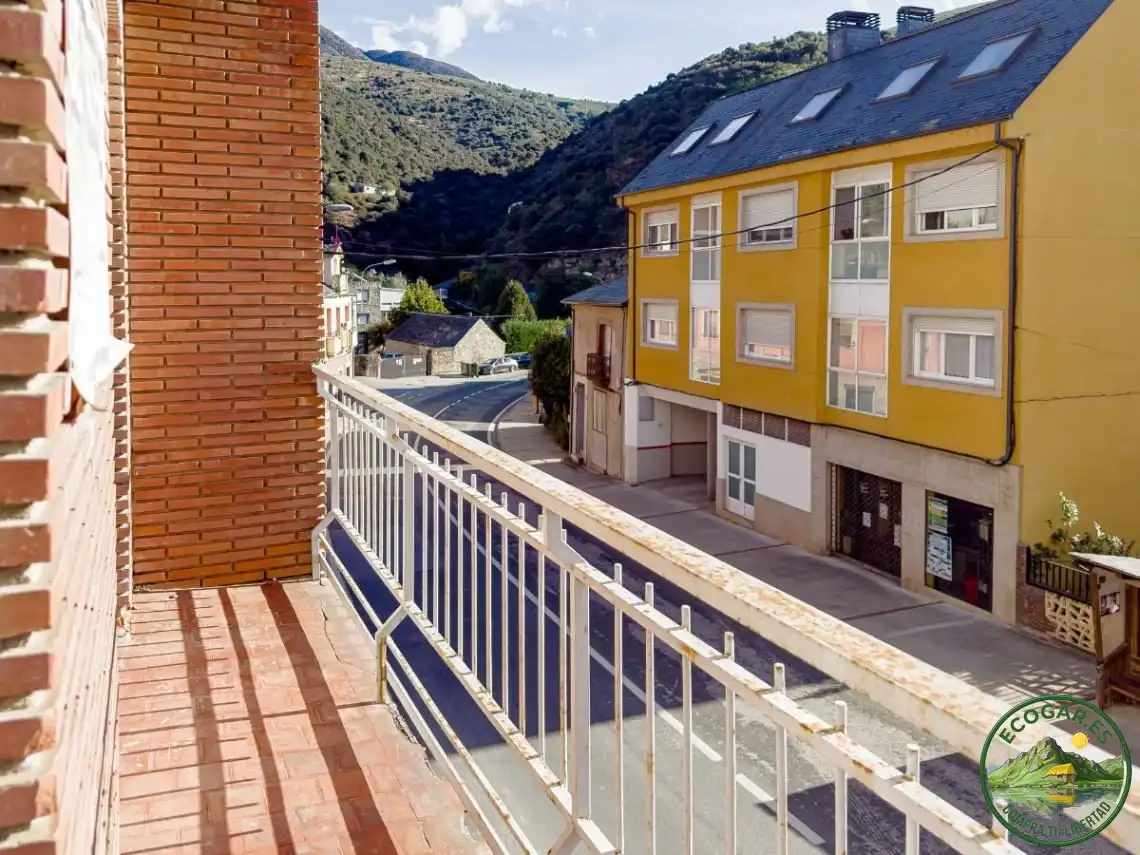 Vista exterior de Piso en venta en Puente de Domingo Flórez, León