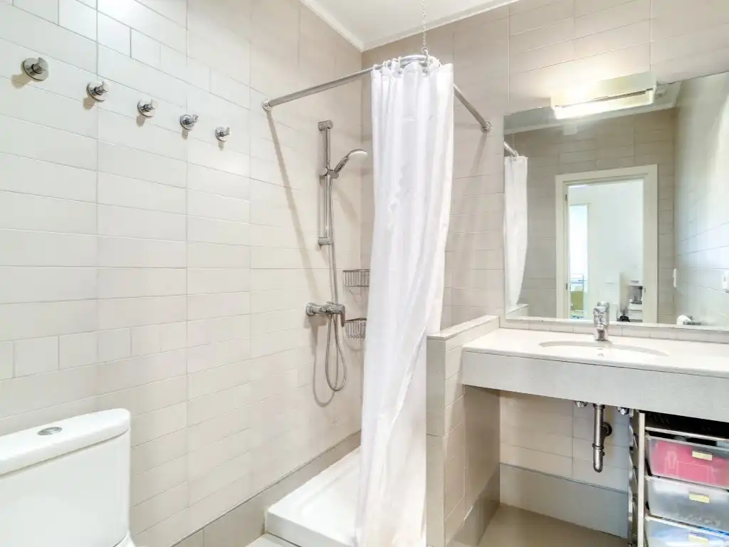 Bathroom of Flat for sale in Figueres  with Air Conditioner