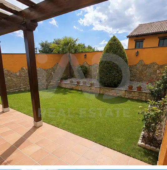 Jardí de Casa adosada en venda en Valverde de la Virgen amb Calefacció