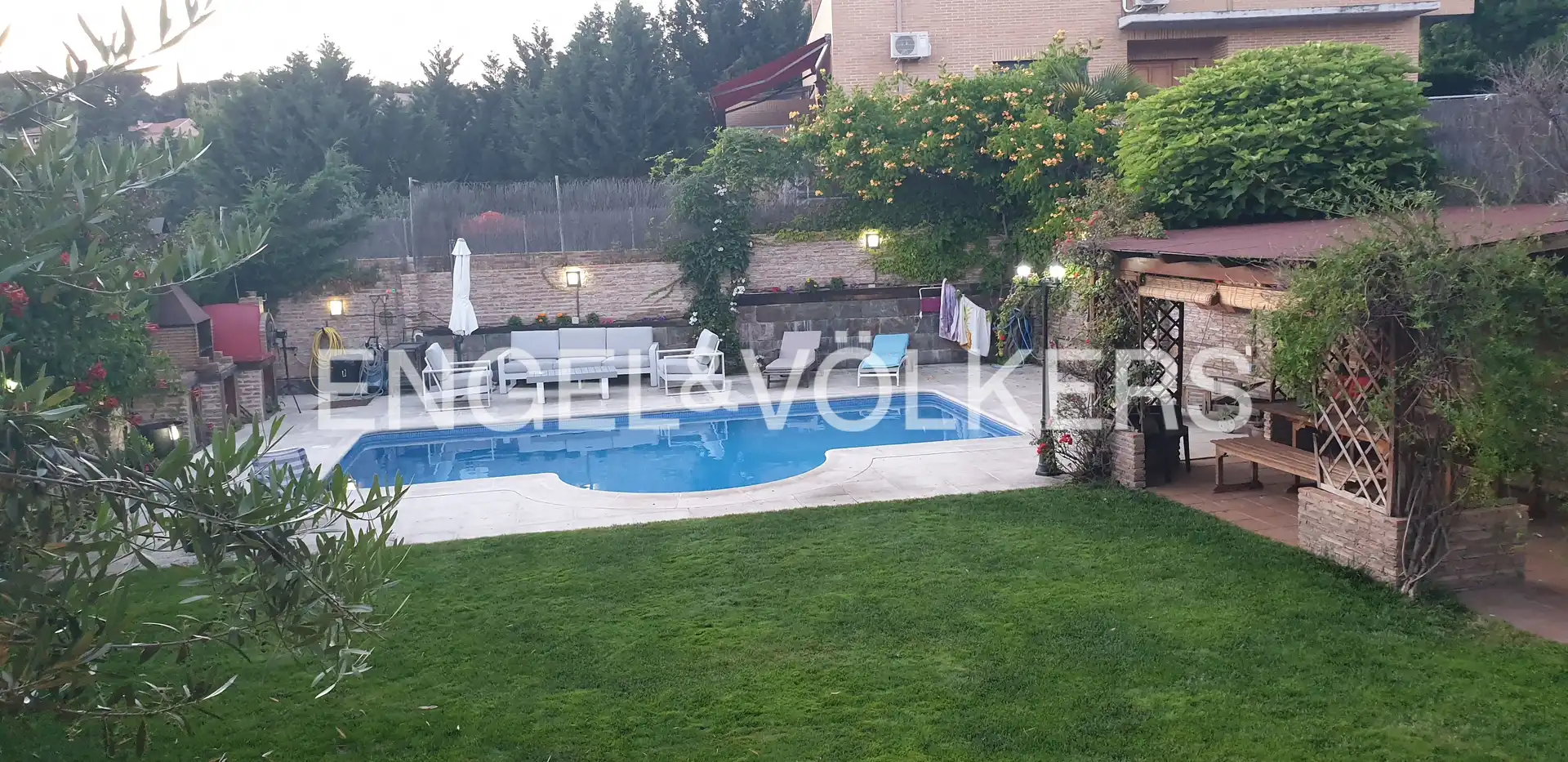 Swimming pool of Houses for sale in Los Peñascales