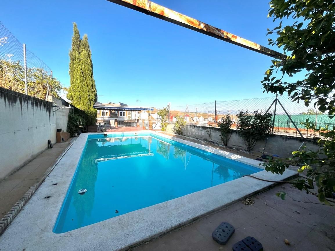 Swimming pool of Single-family semi-detached for sale in  Jaén Capital  with Air Conditioner, Terrace and Furnished