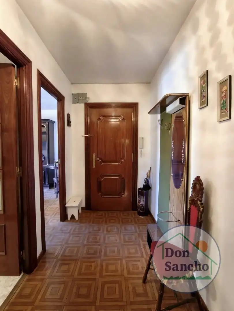 Piso en venta en Viana de Cega con Terraza, Trastero y Amueblado