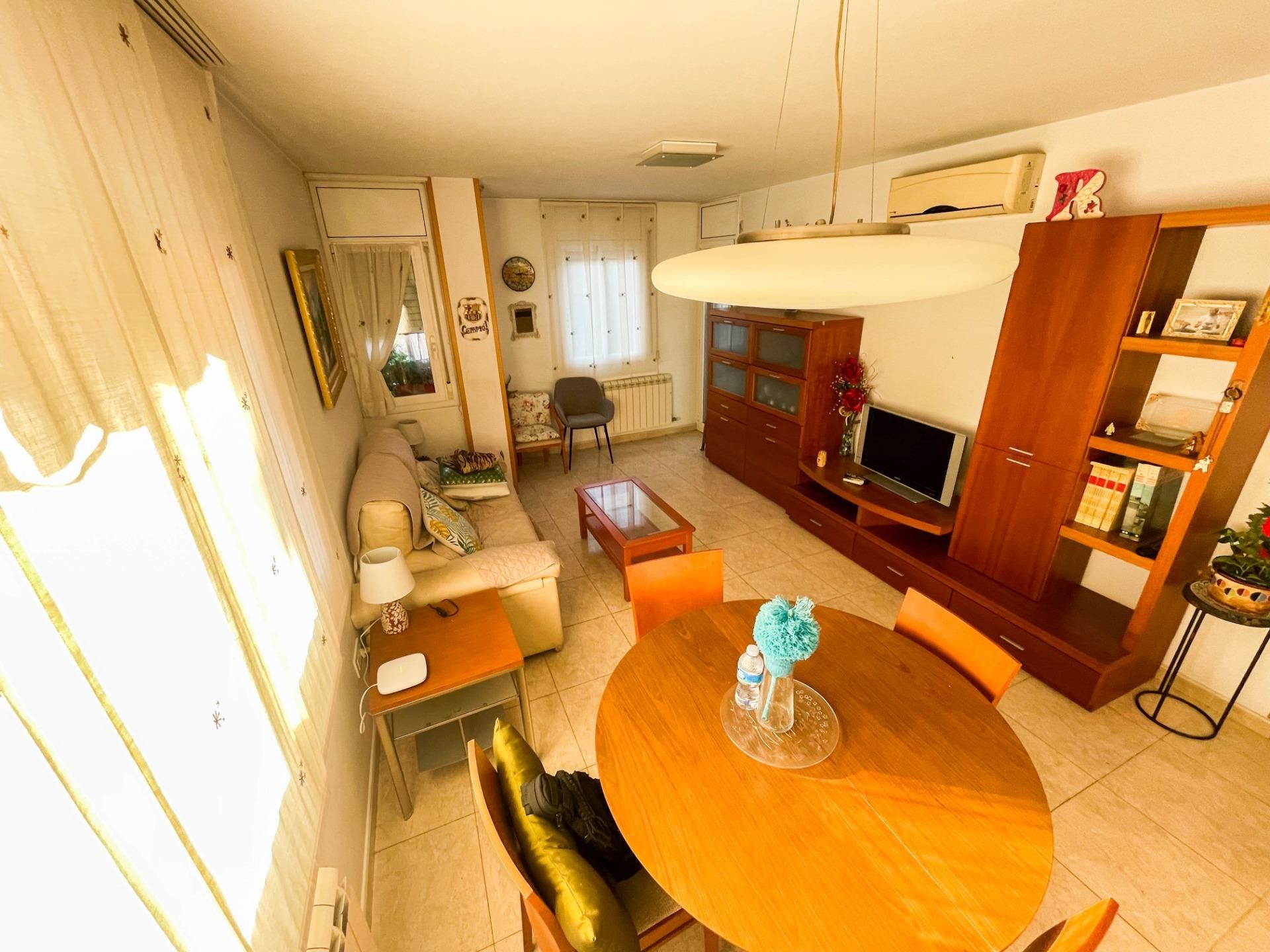 Sala de estar de Piso en venta en Olesa de Montserrat con Calefacción, Terraza y Balcón