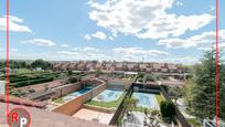 Jardí de Casa o xalet en venda en Coslada amb Aire condicionat i Piscina