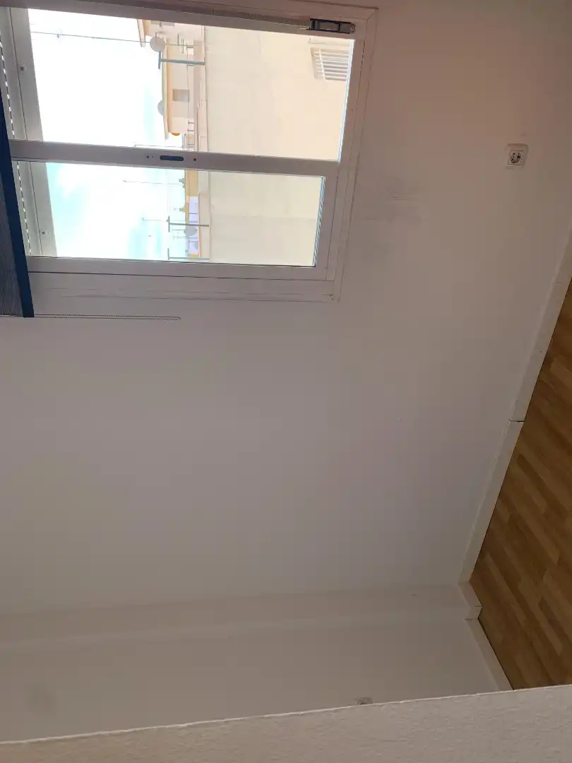 Dormitori de Pis de lloguer en Dos Hermanas amb Aire condicionat, Piscina i Moblat