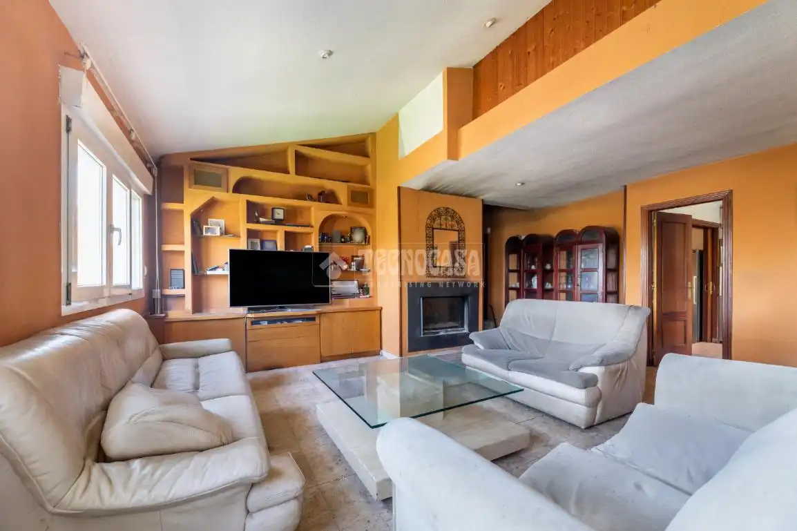 Sala d'estar de Casa o xalet en venda en Las Rozas de Madrid amb Aire condicionat, Calefacció i Terrassa