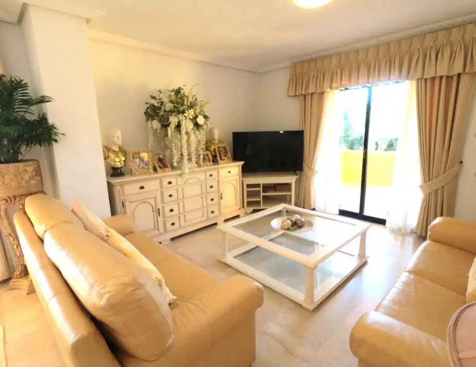 Flat with pool for sale in Selwo, imagen 17