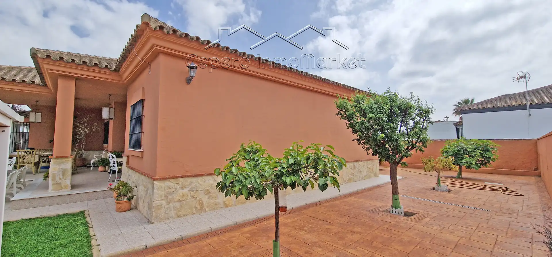 Vista exterior de Casa o xalet en venda en El Puerto de Santa María amb Aire condicionat, Jardí privat i Piscina