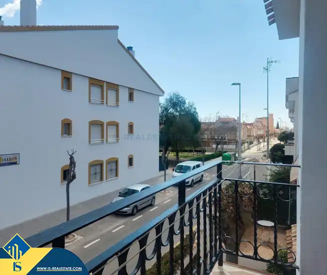 Vista exterior de Casa o xalet en venda en Pilar de la Horadada amb Terrassa, Moblat i Piscina comunitària