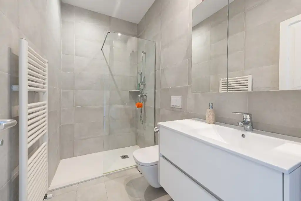 Badezimmer von Einfamilien-Reihenhaus zum Verkauf in Pollença mit Klimaanlage, Heizung und Privatgarten