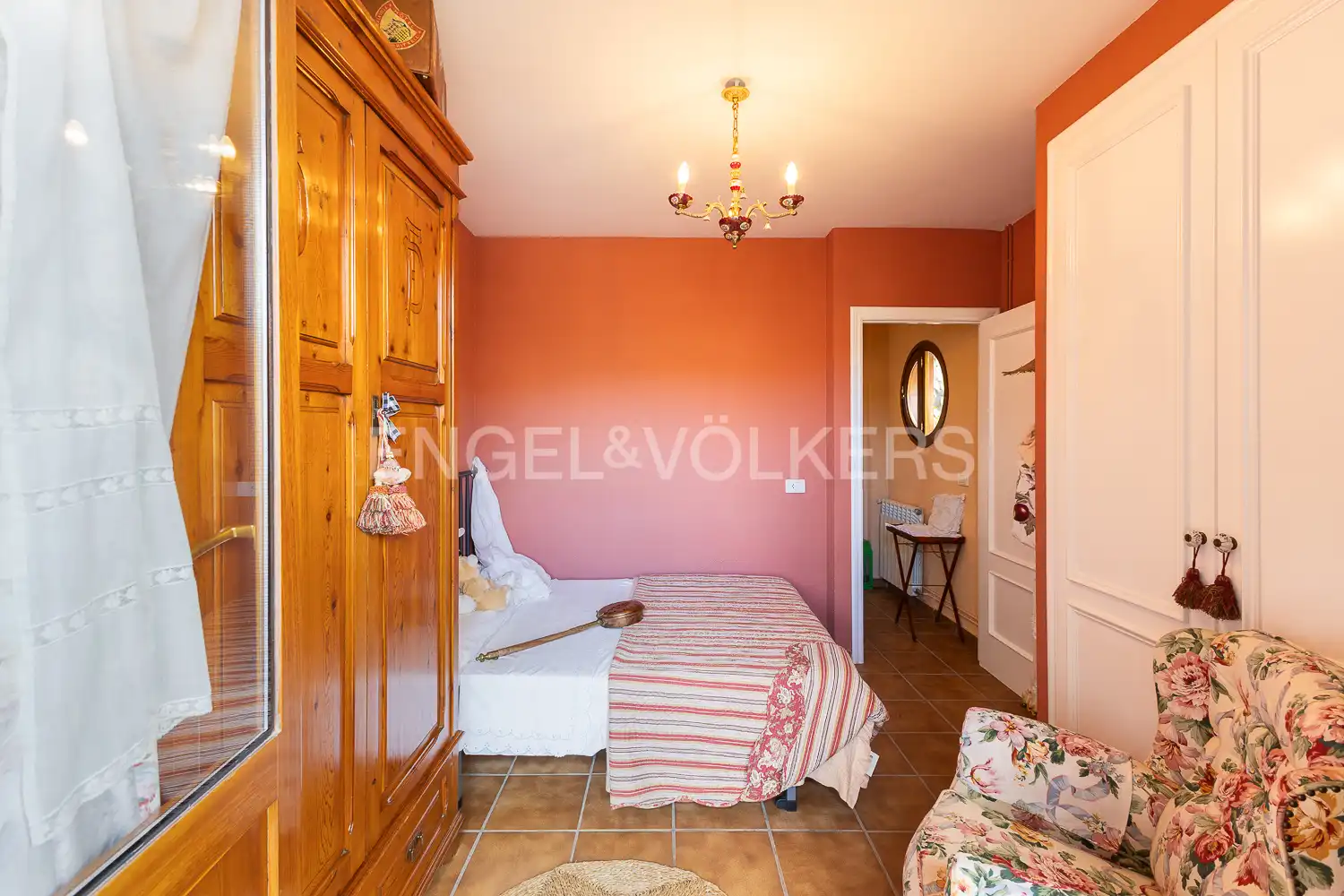 Habitación de Casa adosada en venta en Viver con Calefacción, Terraza y Amueblado