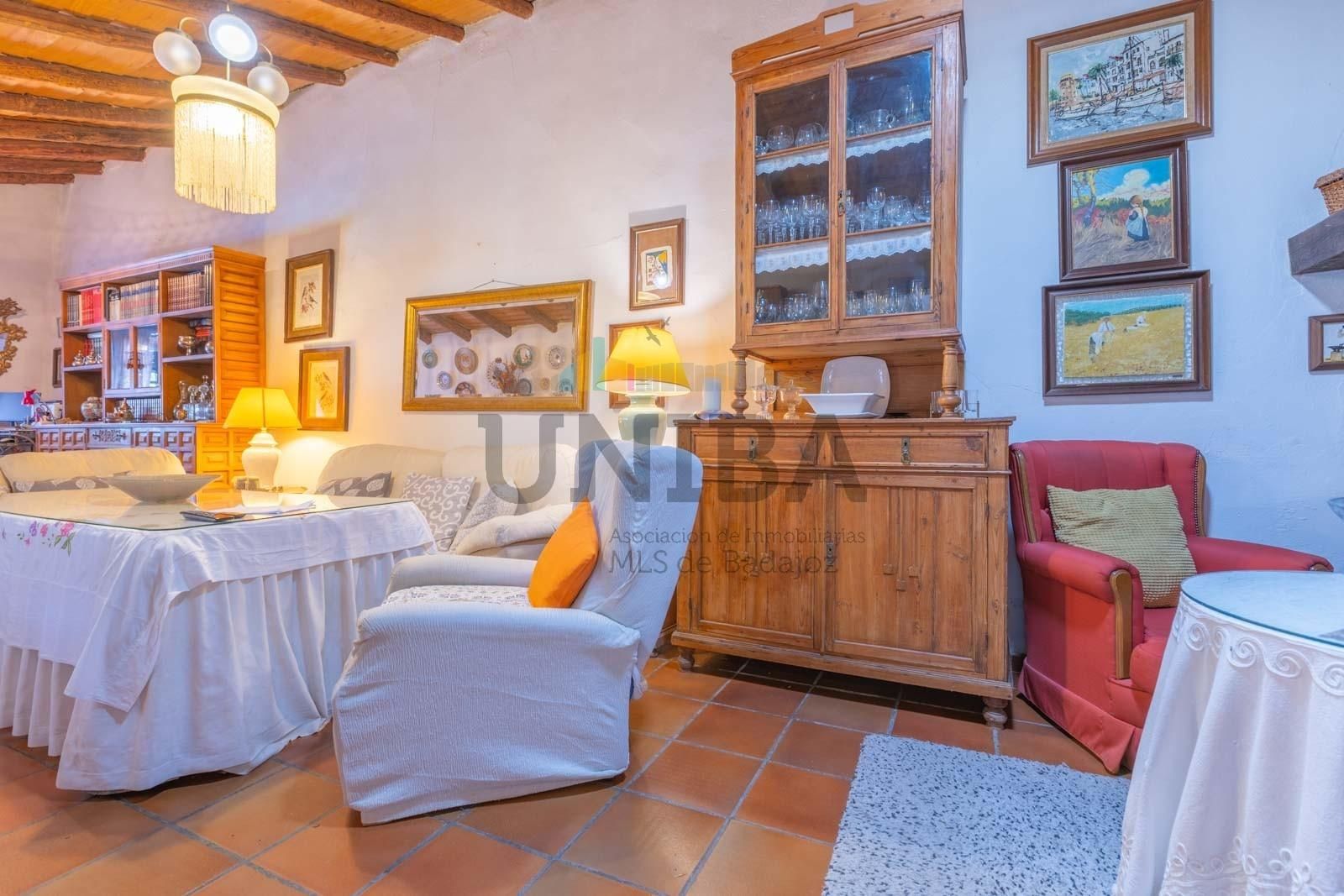 Sala d'estar de Casa o xalet en venda en Fuente del Arco amb Calefacció, Traster i Piscina