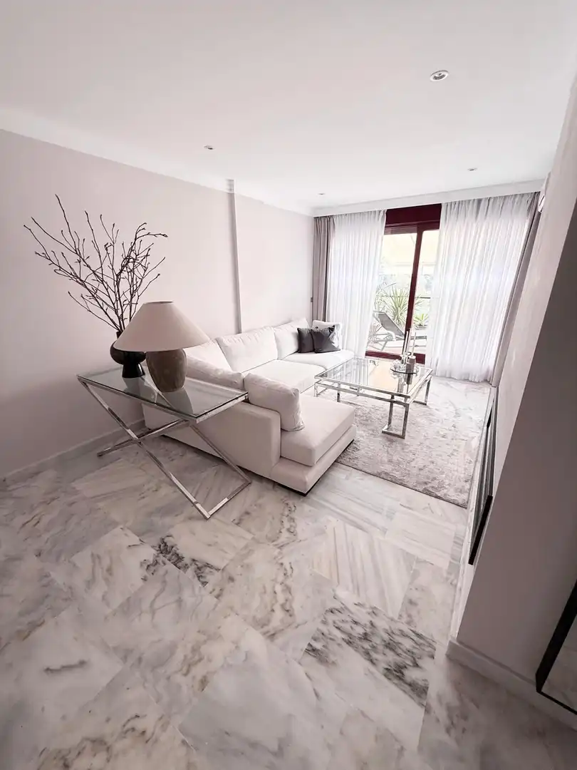 Sala de estar de Apartamento en venta en Benahavís con Aire acondicionado, Calefacción y Terraza