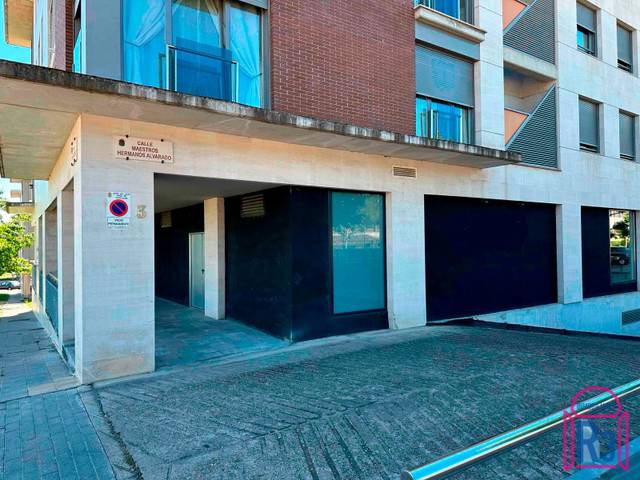 Local comercial en Alquiler en Maestros Hermanos Alvarado en Las Eras de Renueva