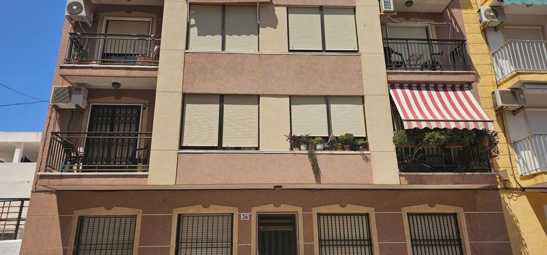 Vista exterior de Apartament en venda en Guardamar del Segura amb Aire condicionat i Moblat