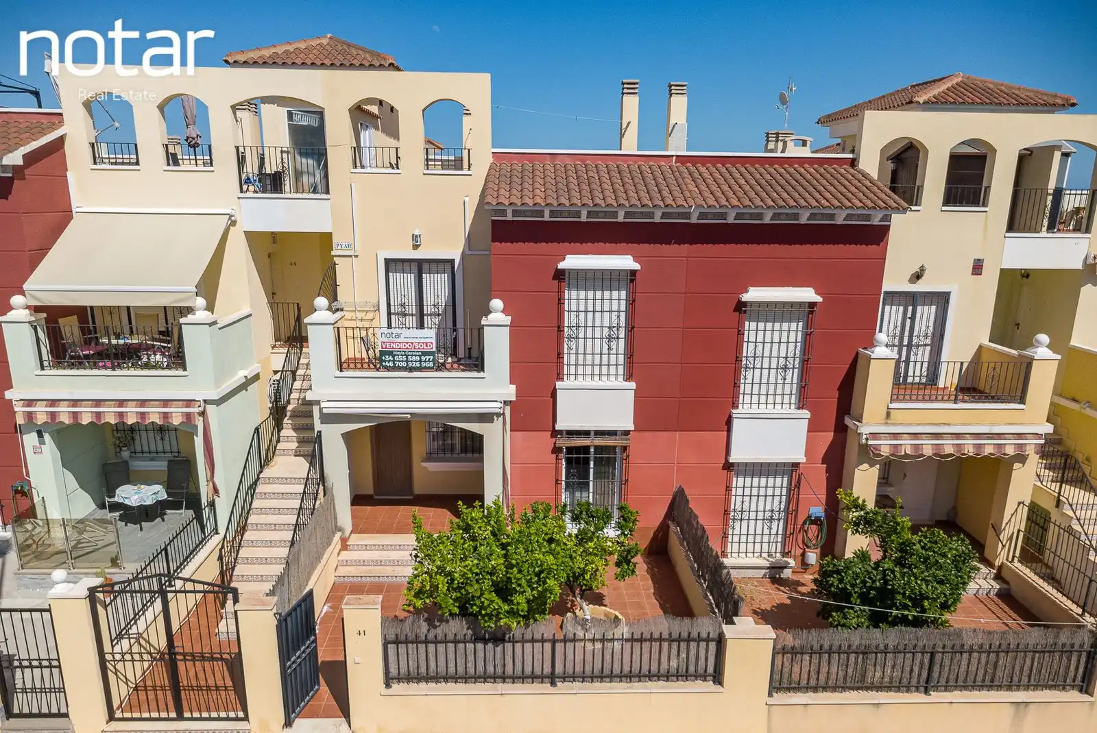 Außenansicht von Wohnungen zum Verkauf in Torrevieja mit Privatgarten, Terrasse und Gemeinschaftspool