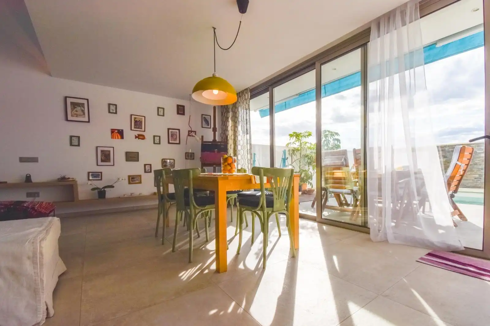 Menjador de Casa adosada de lloguer en Fuengirola amb Aire condicionat, Calefacció i Jardí privat