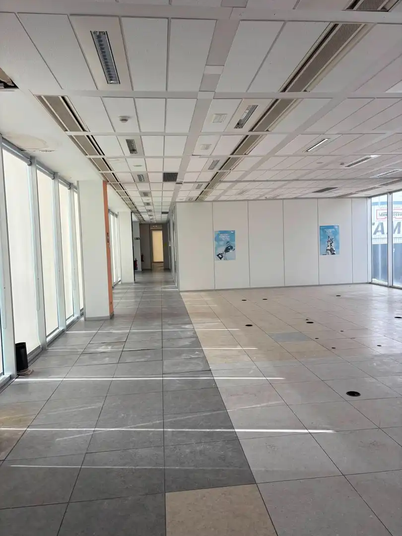 Immobles singulars amb ascensor en venda a Avenida Avenida Ramón y Cajal, imagen 43
