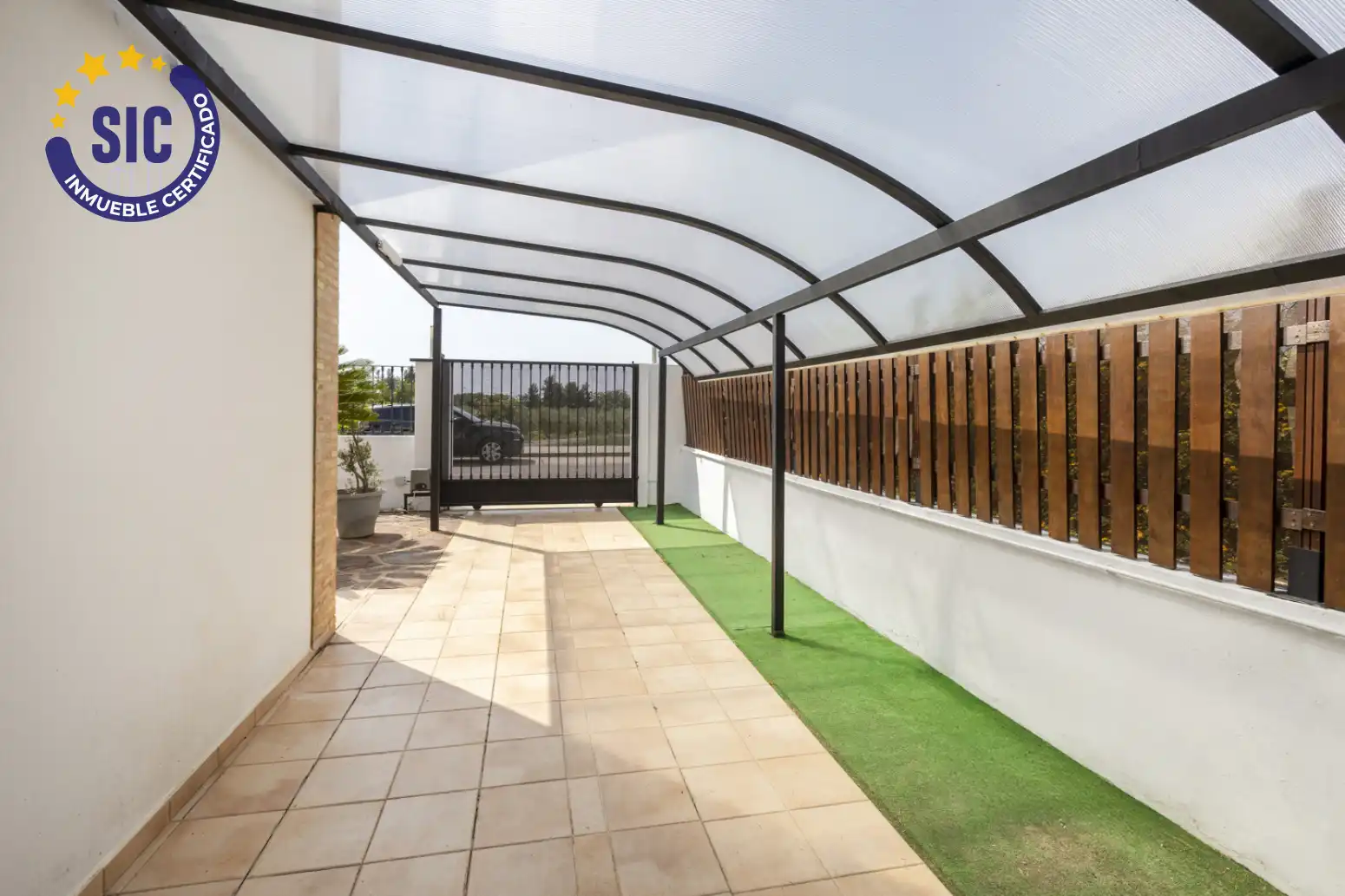 Terraza de Casa adosada en venta en El Puig de Santa Maria con Aire acondicionado, Calefacción y Jardín privado
