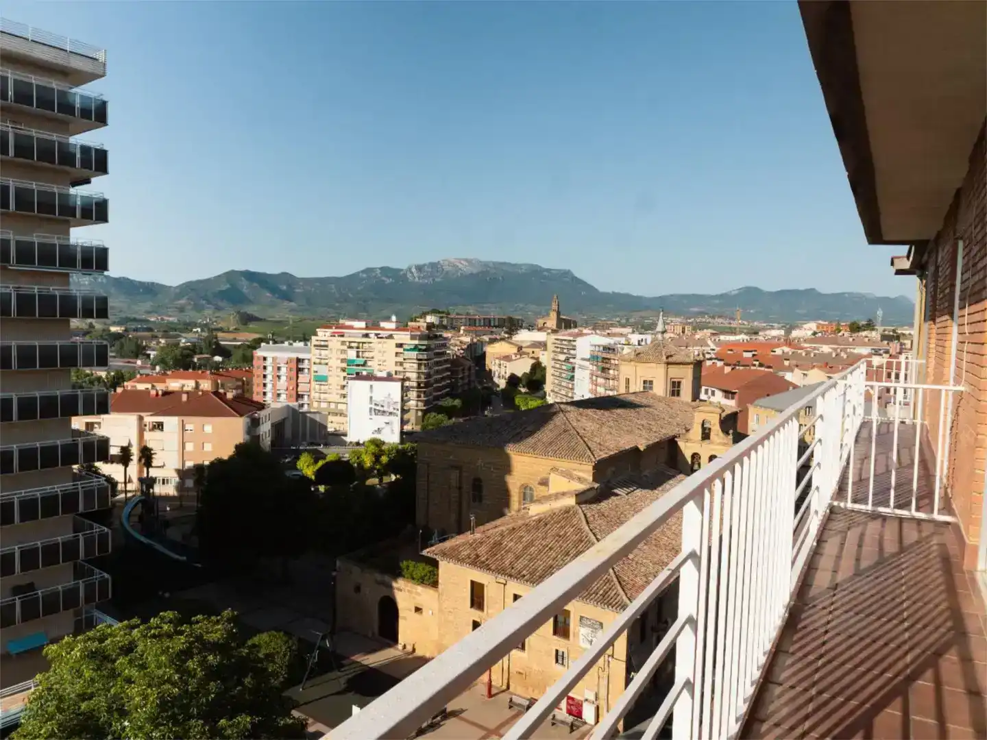 Außenansicht von Wohnung zur Miete in Haro mit Balkon