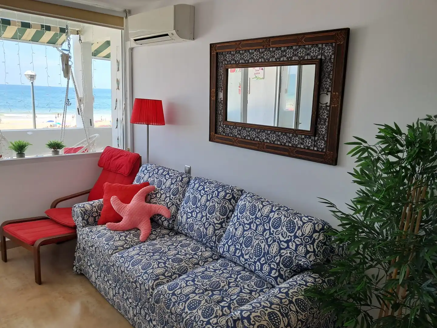 Sala de estar de Apartamento de alquiler en Almonte con Aire acondicionado, Terraza y Amueblado