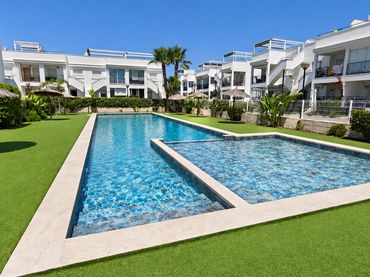 Bungalow con piscina en venta en Nueva Torrevieja - Aguas Nuevas