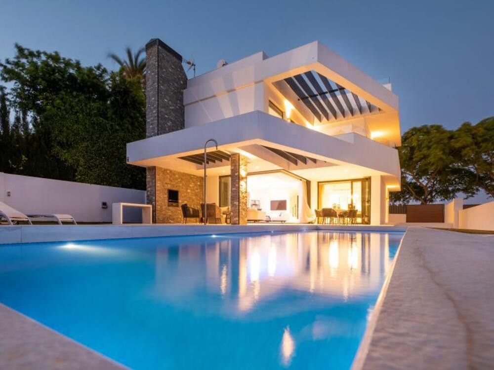 Swimming pool of House or chalet to rent in Marbella  with Air Conditioner, Heating and Private garden