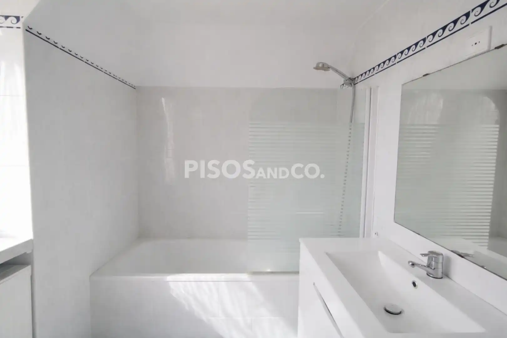 Bathroom of Flat for sale in A Coruña Capital   with Heating, Terrace and Storage room