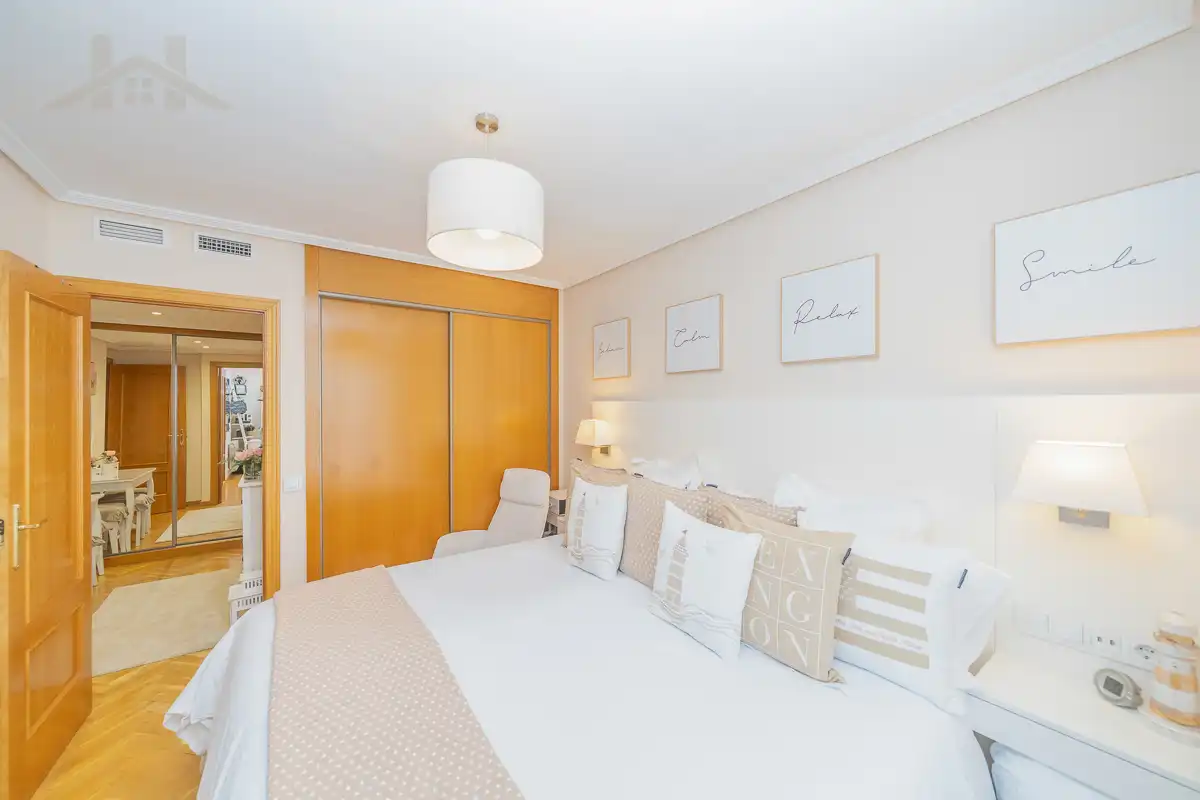 Bedroom of Flat for sale in Boadilla del Monte  with Air Conditioner, Heating and Storage room