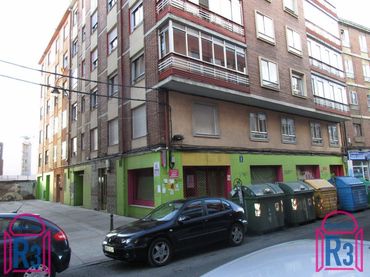 Local comercial en venda a San Mamés - La Palomera