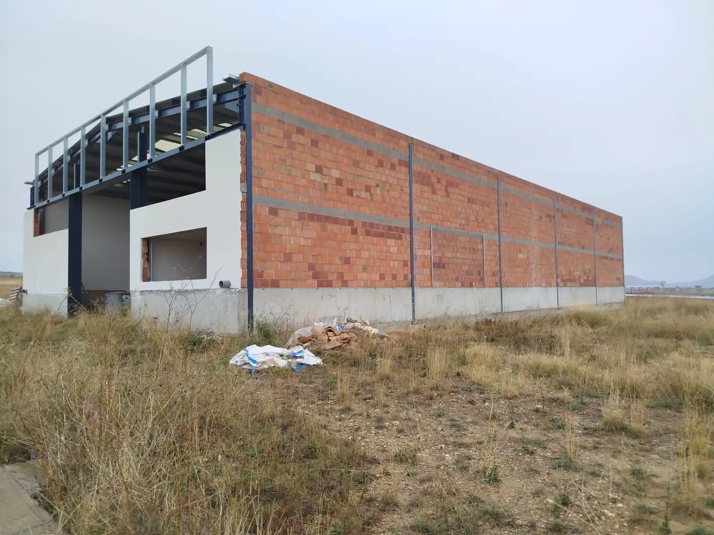 Fabrikhallen zum Verkauf in Avenida General Coll, 13, Alcampell