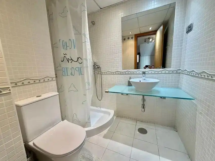 Badezimmer von Maisonette zum Verkauf in Fuengirola mit Klimaanlage, Privatgarten und Terrasse