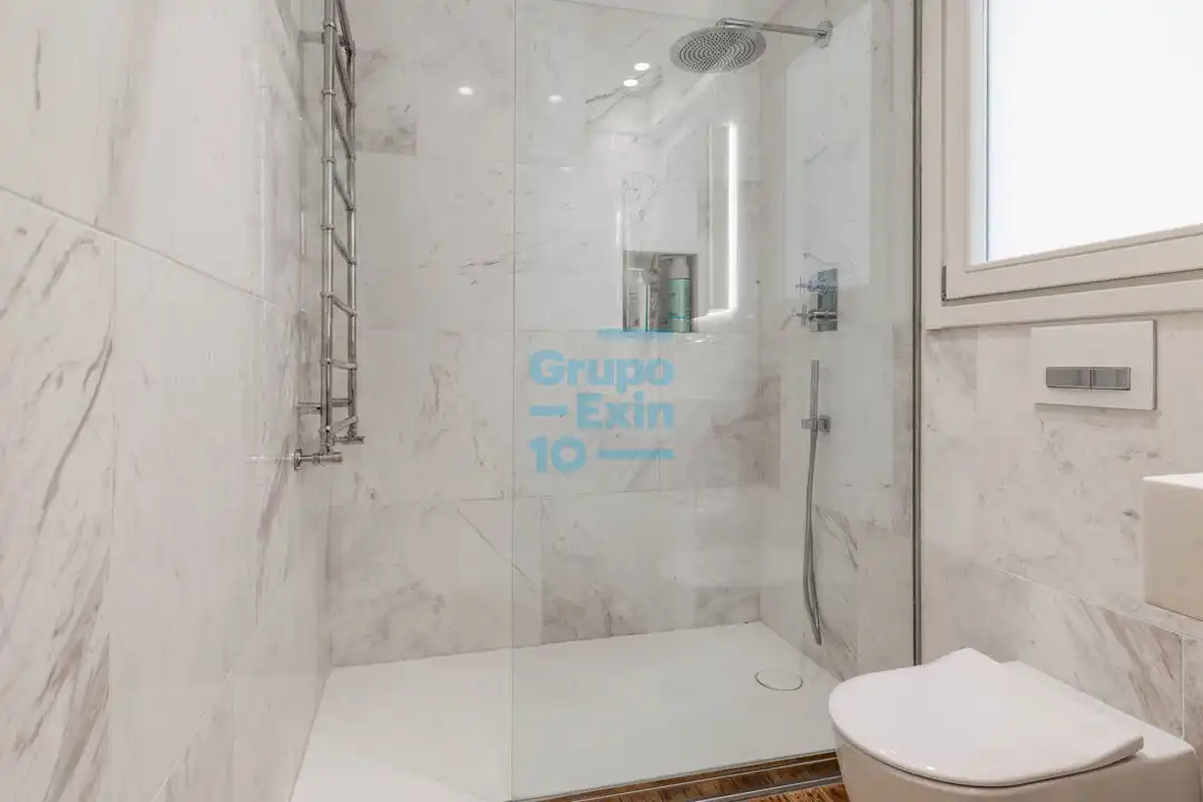 Baño de Piso en venta en Donostia - San Sebastián  con Aire acondicionado, Calefacción y Balcón