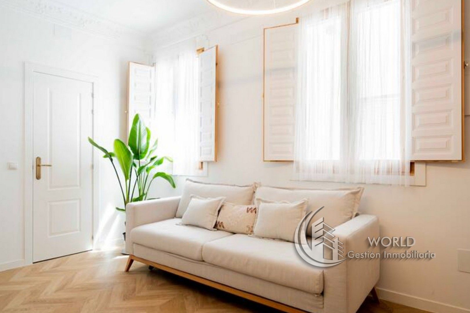 Living room of Flat for sale in  Madrid Capital  with Air Conditioner, Heating and Furnished