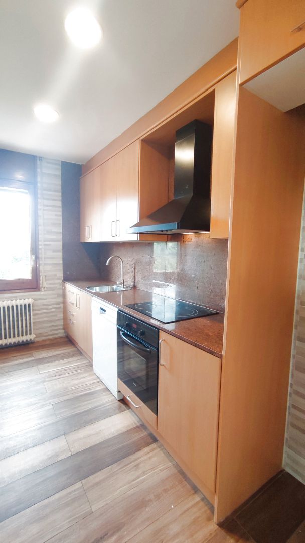 Cuina de Dúplex en venda en Manresa amb Aire condicionat, Calefacció i Jardí privat