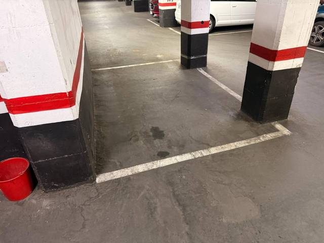 Garaje en Venta en Calle Indústria en El Camp d'en Grassot i Gràcia Nova