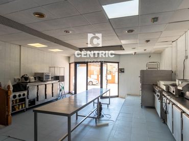 Locale commerciale in vendita a Centre - Sant Oleguer