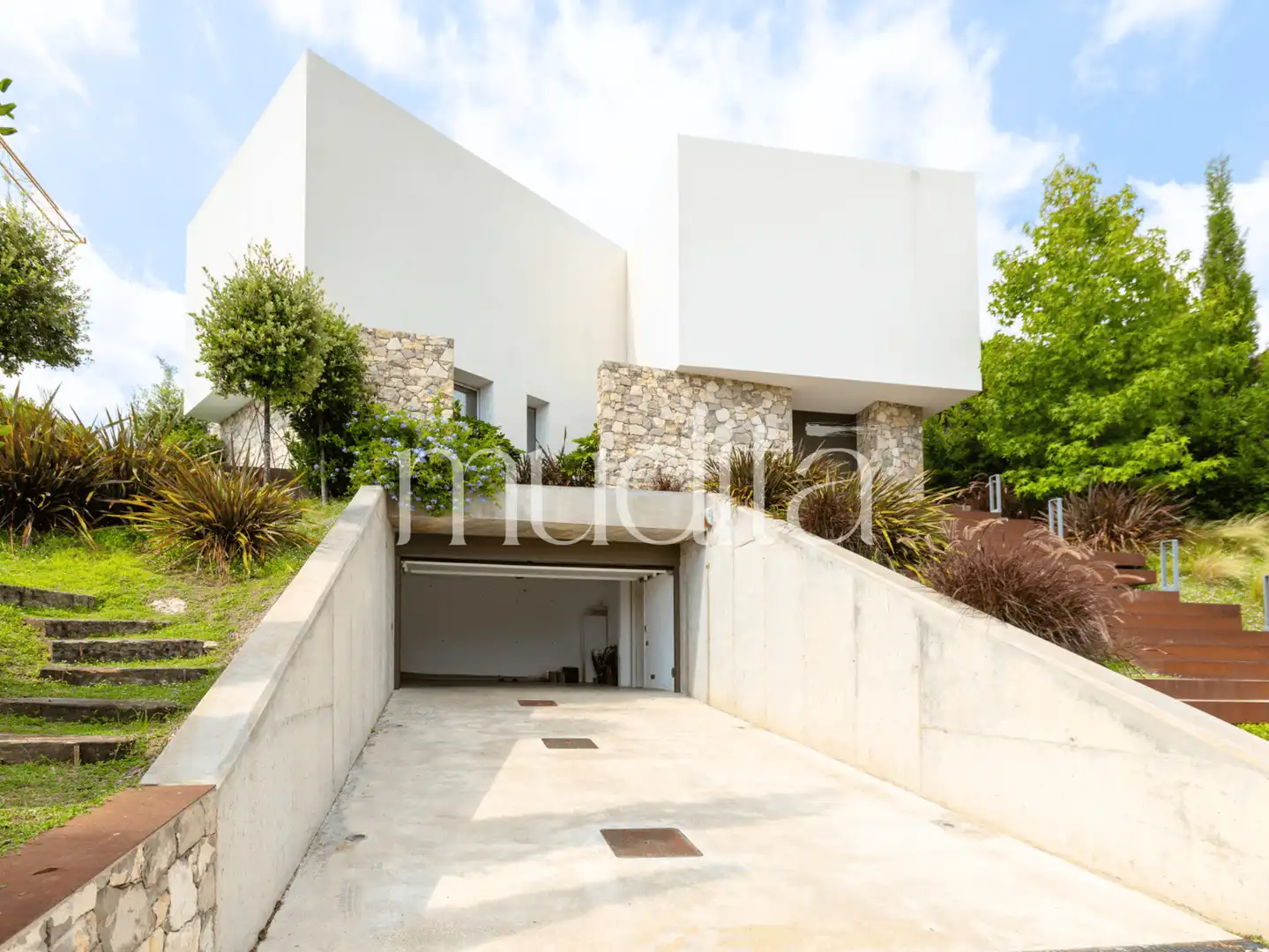 Vista exterior de Casa o xalet en venda en Teià amb Calefacció, Jardí privat i Terrassa