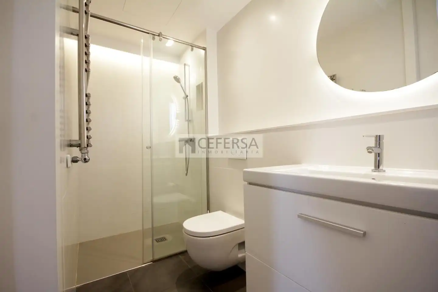 Badezimmer von Dachboden zur Miete in Barcelona mit Klimaanlage, Heizung und Parkett