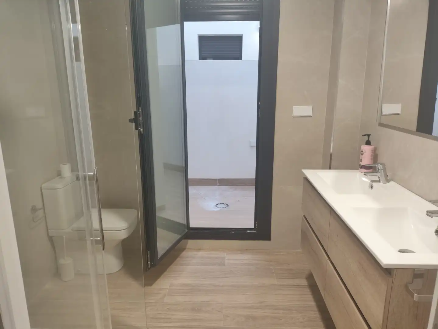 Baño de Piso de alquiler en Elche / Elx con Amueblado y Balcón