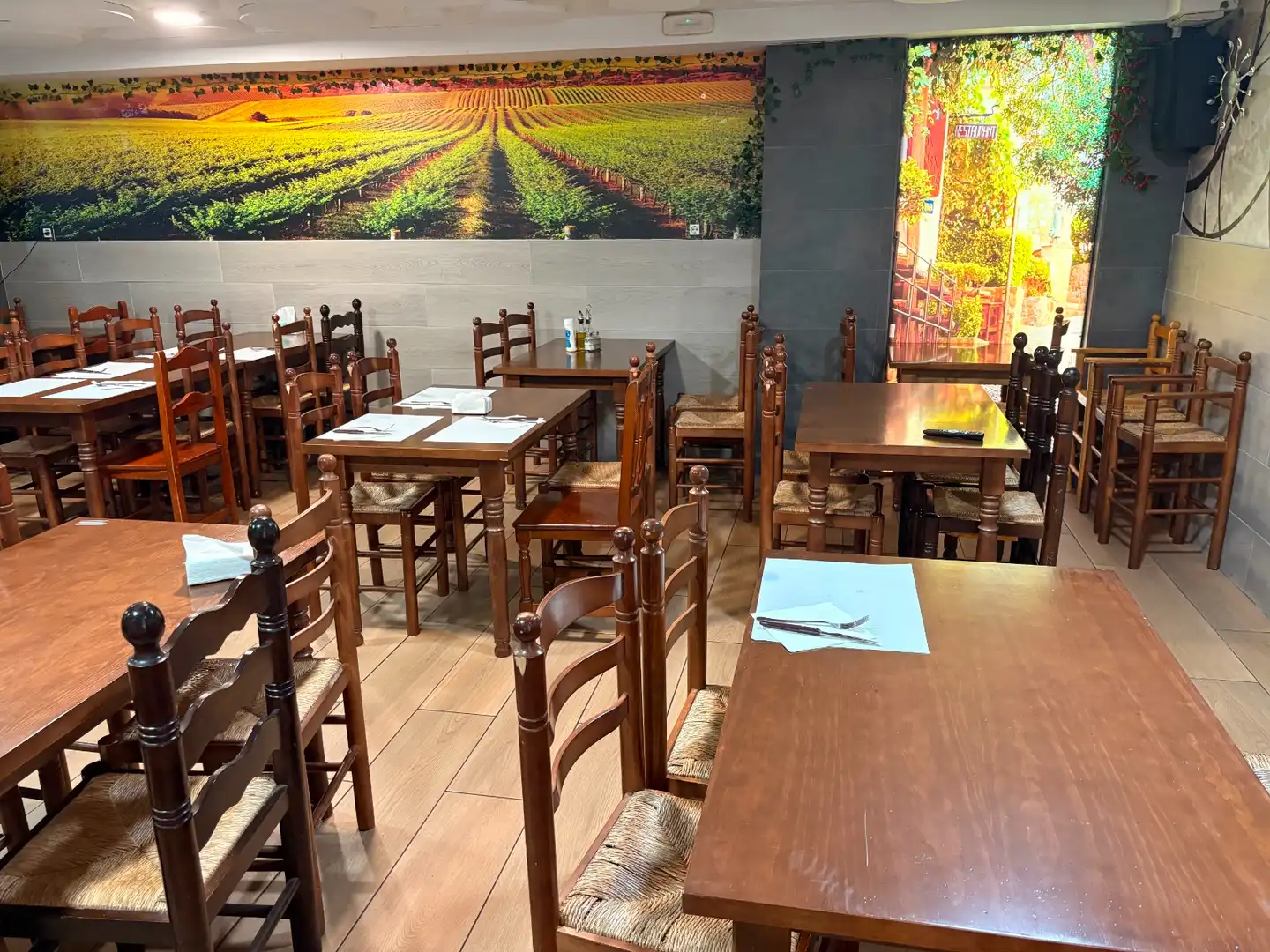 Local en venda en El Prat de Llobregat amb Terrassa i Moblat