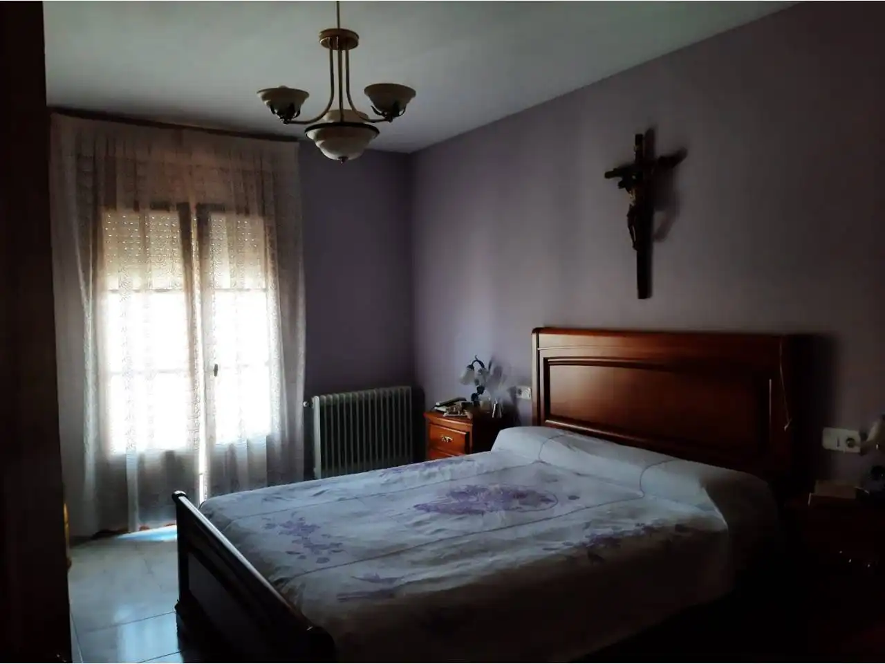 Dormitori de Casa o xalet en venda en Baza amb Calefacció, Terrassa i Moblat