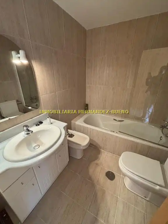Bathroom of Flat for rent in Salamanca  with Heating, Furnished and Balcony